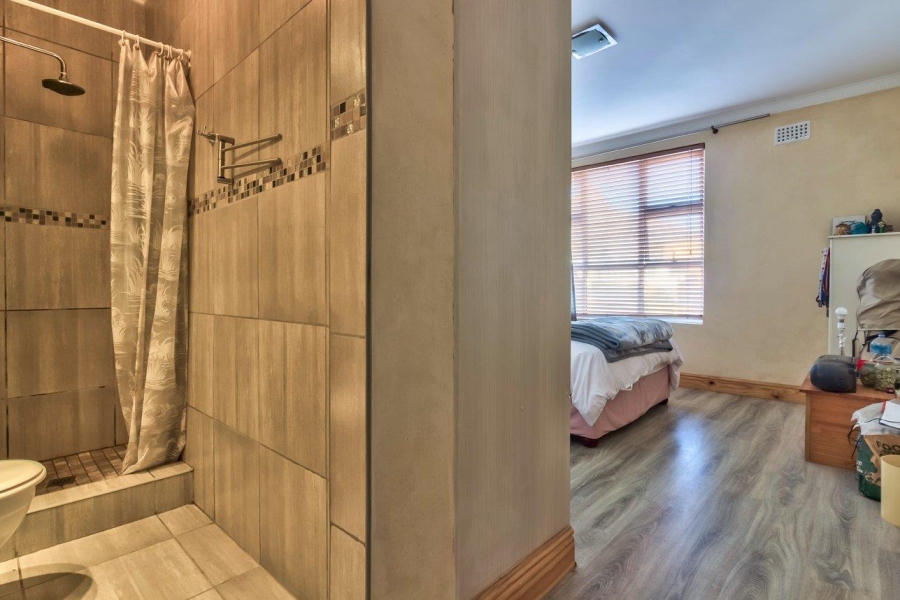 1 Bedroom Property for Sale in Sea Point Western Cape